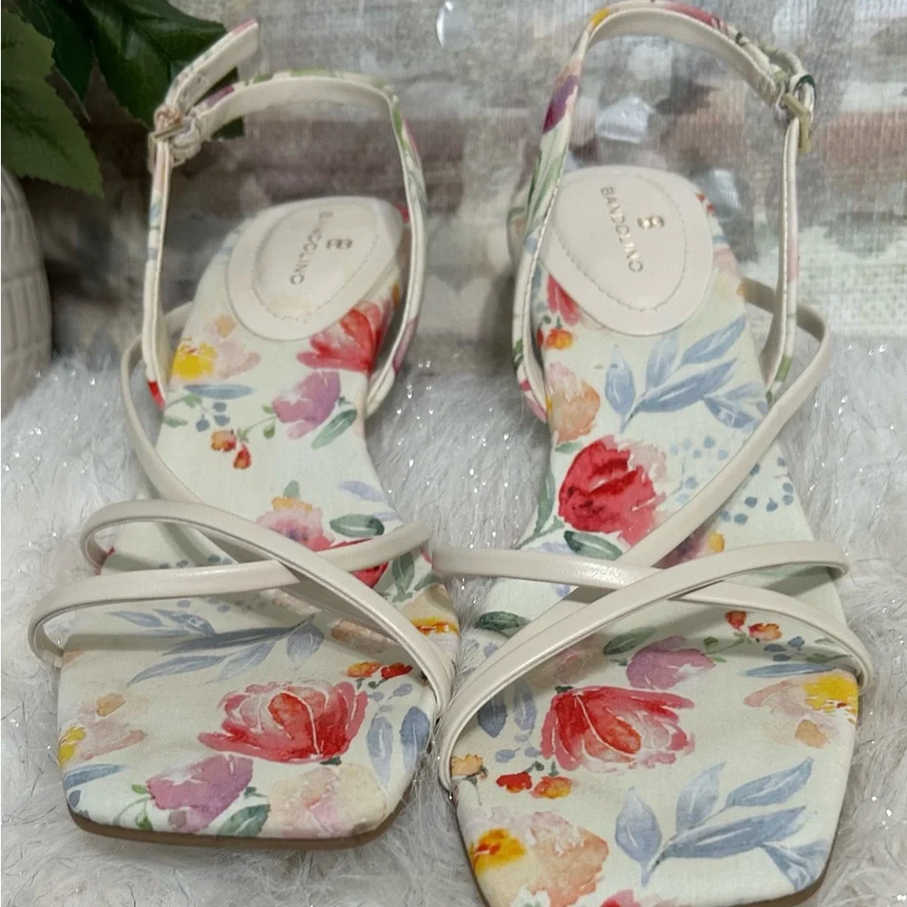 Bandolino White Floral Square-Toe Strappy Sandals